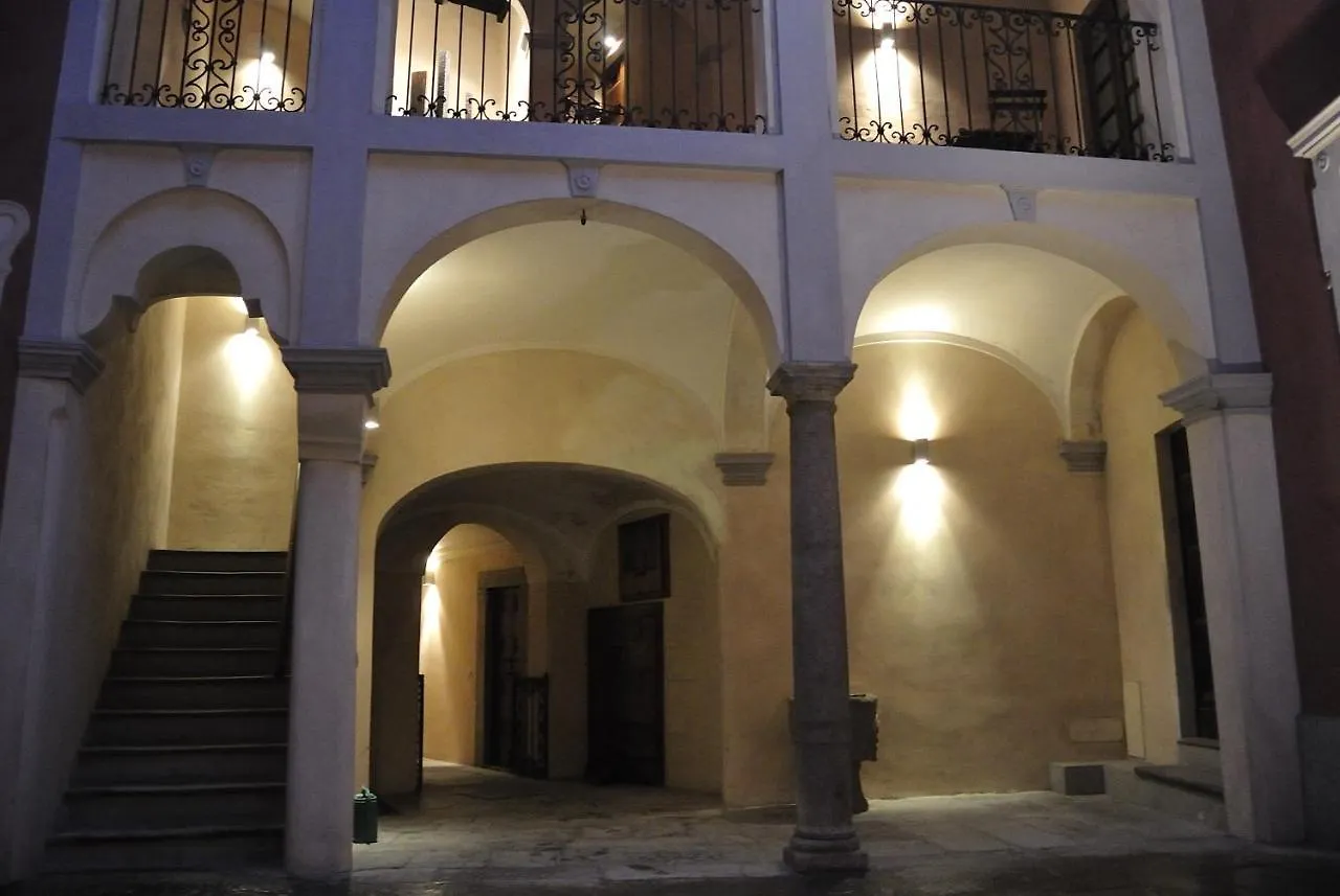 N°30 Charme Apartments Vigevano 0*,  Italië